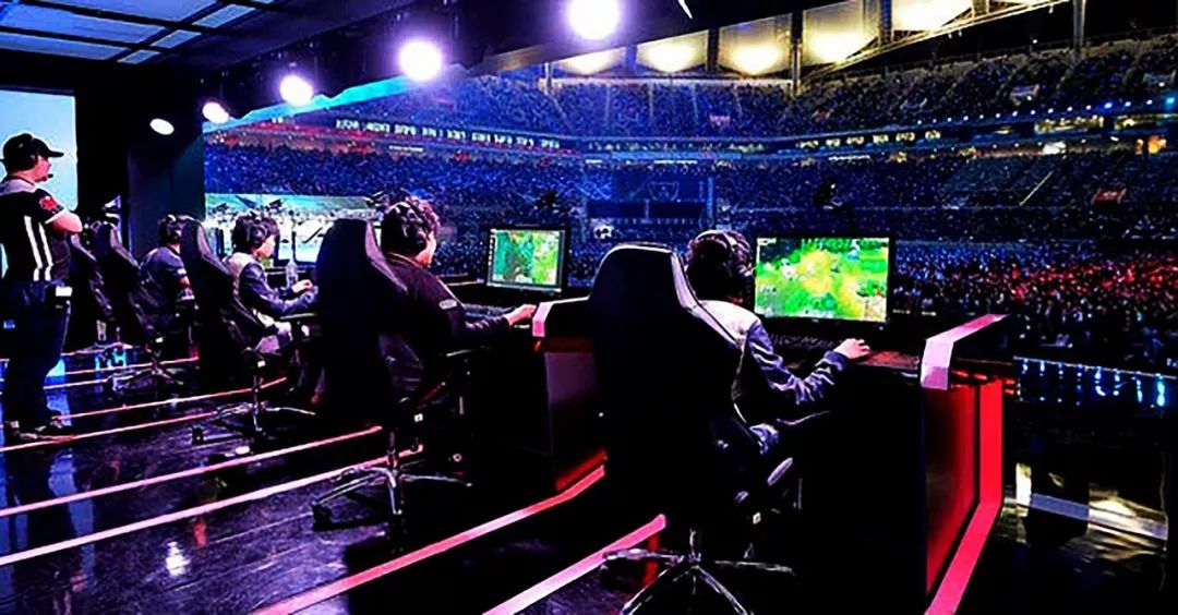 但其背后的 但其背后的