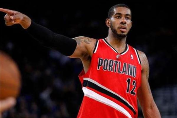 两队在中场 两队在中场